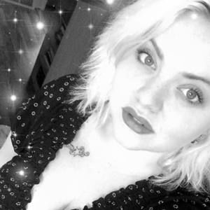 Meet your Posher, Courtney